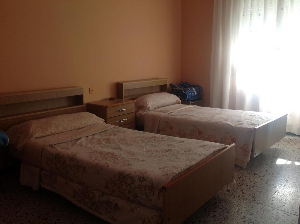 Hostel Alhambra Жирона Номер фото