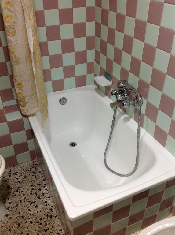 Hostel Alhambra Жирона Экстерьер фото